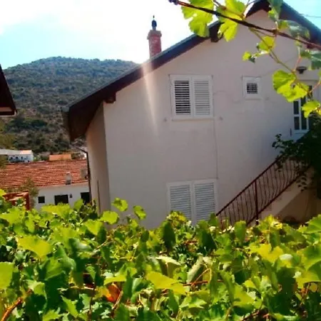 Sleeps 9 Trpanj