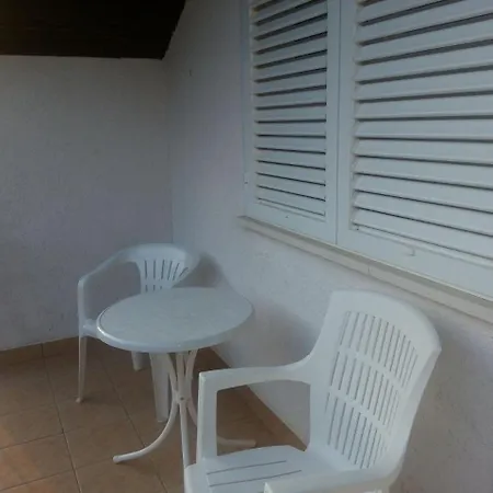 Sleeps 9 Trpanj
