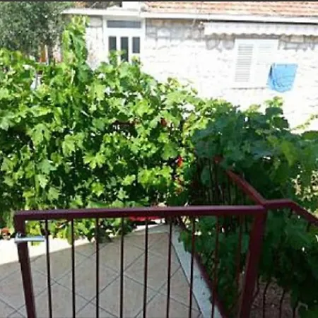 Sleeps 9 Apartman Trpanj